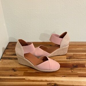 Tommy Bahama Pink and Tan 3” Wedge Sandals NWOT Never Worn